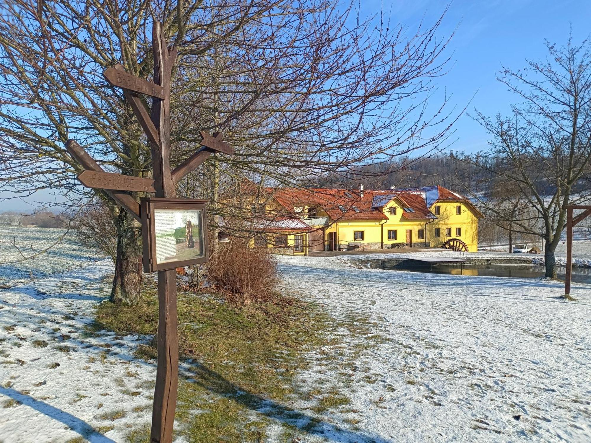 Hotel Podvesky Mlyn Tlumacov Exterior foto